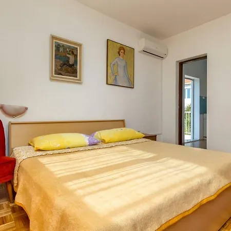 Roi Apartment *