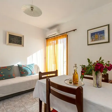 Apartment Roi *
