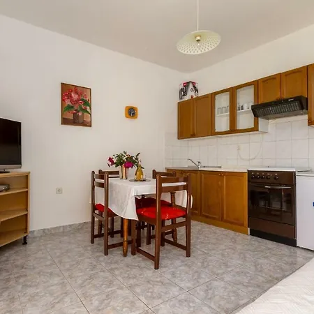 Roi Apartment *